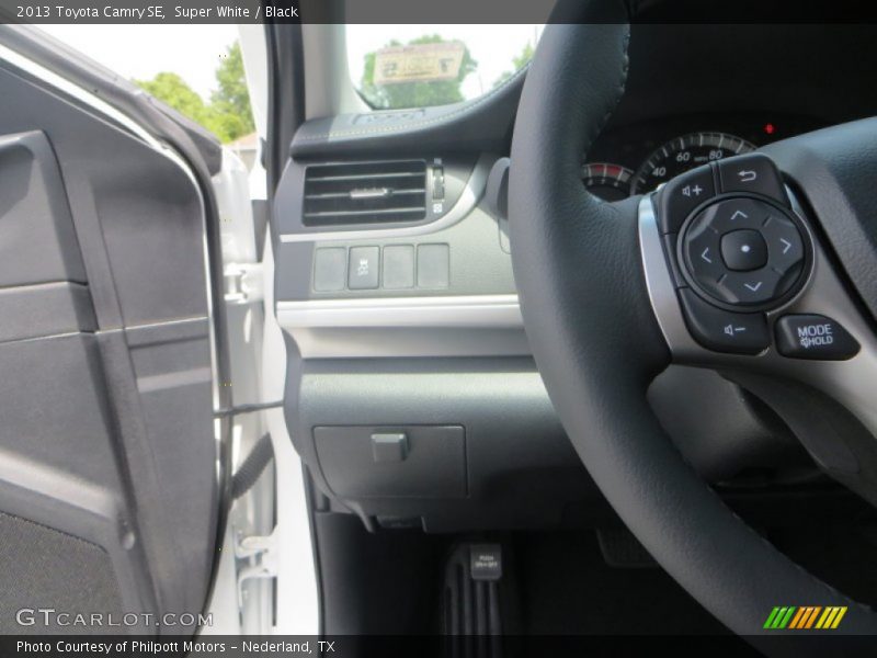Super White / Black 2013 Toyota Camry SE