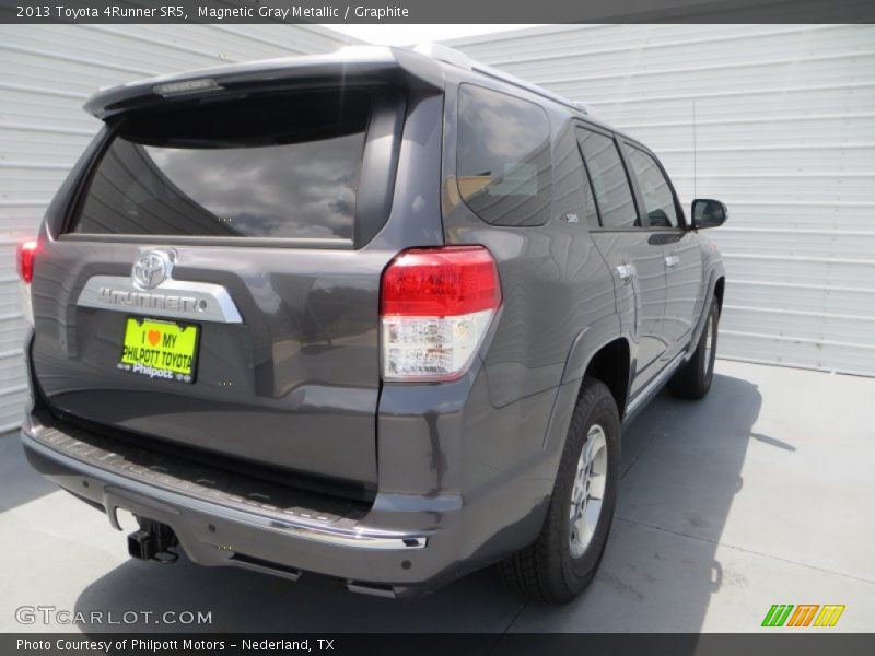 Magnetic Gray Metallic / Graphite 2013 Toyota 4Runner SR5