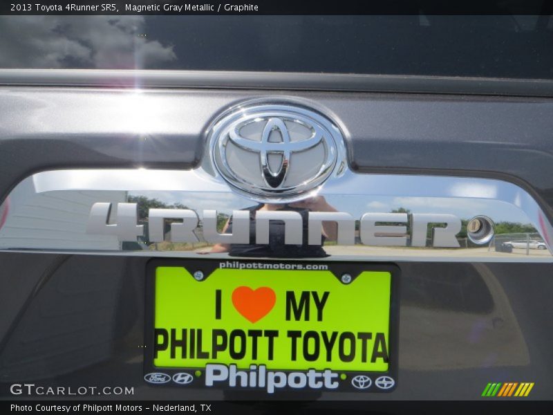 Magnetic Gray Metallic / Graphite 2013 Toyota 4Runner SR5