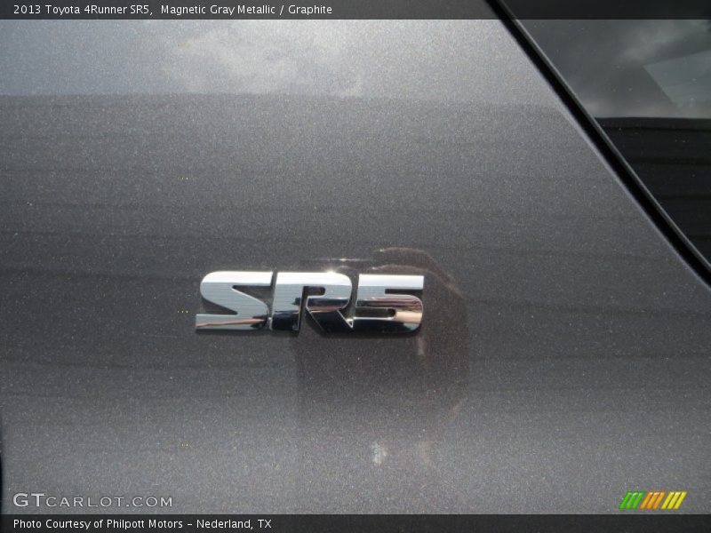 Magnetic Gray Metallic / Graphite 2013 Toyota 4Runner SR5