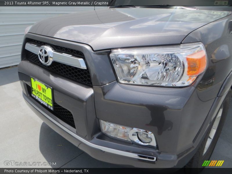 Magnetic Gray Metallic / Graphite 2013 Toyota 4Runner SR5