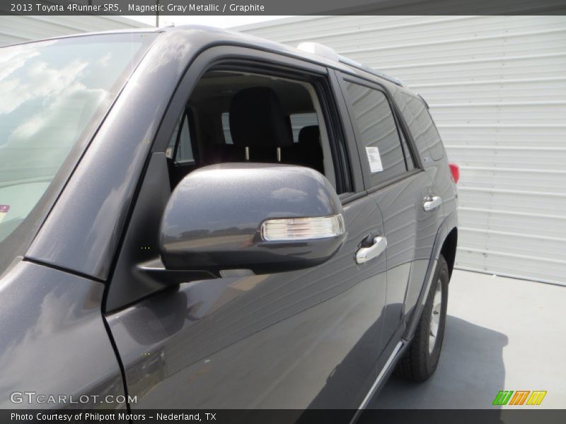 Magnetic Gray Metallic / Graphite 2013 Toyota 4Runner SR5