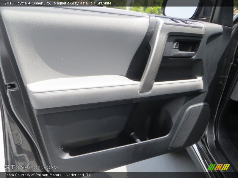 Magnetic Gray Metallic / Graphite 2013 Toyota 4Runner SR5