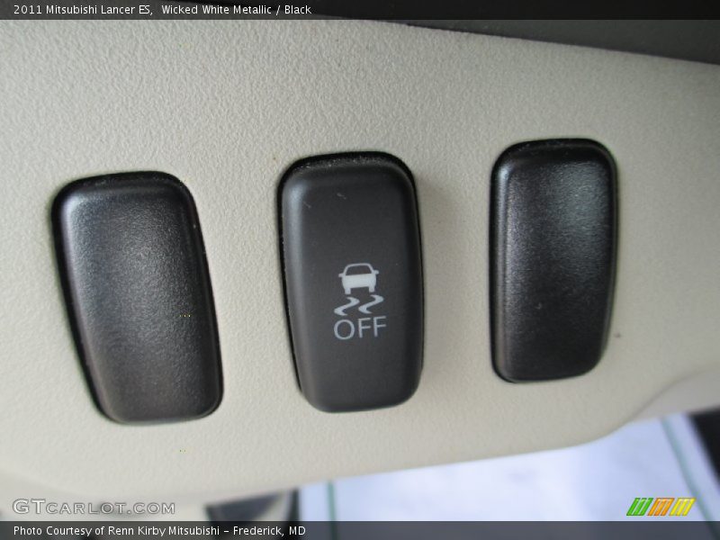 Wicked White Metallic / Black 2011 Mitsubishi Lancer ES