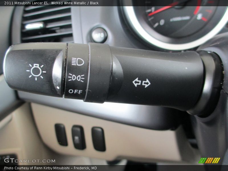 Wicked White Metallic / Black 2011 Mitsubishi Lancer ES