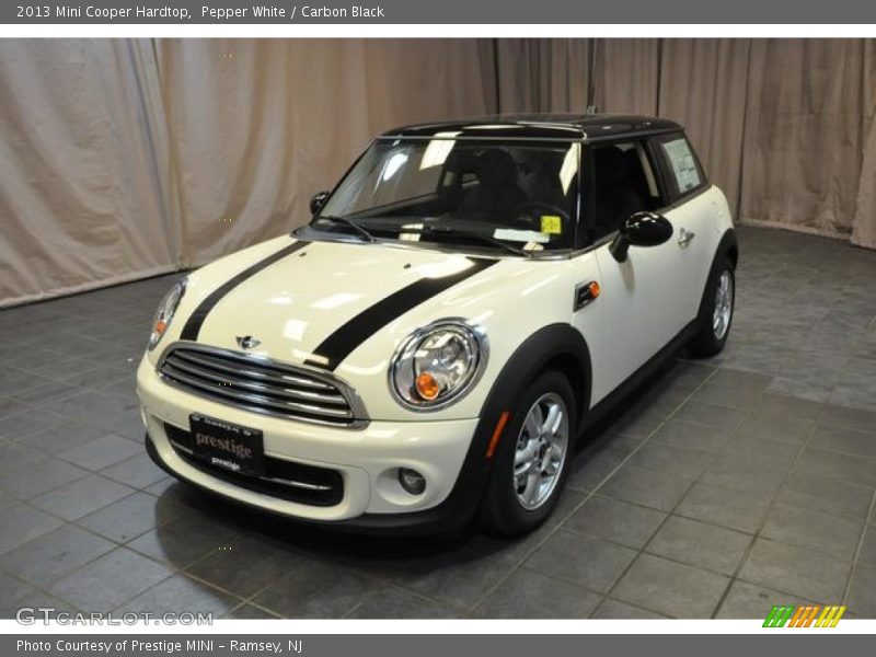 Pepper White / Carbon Black 2013 Mini Cooper Hardtop