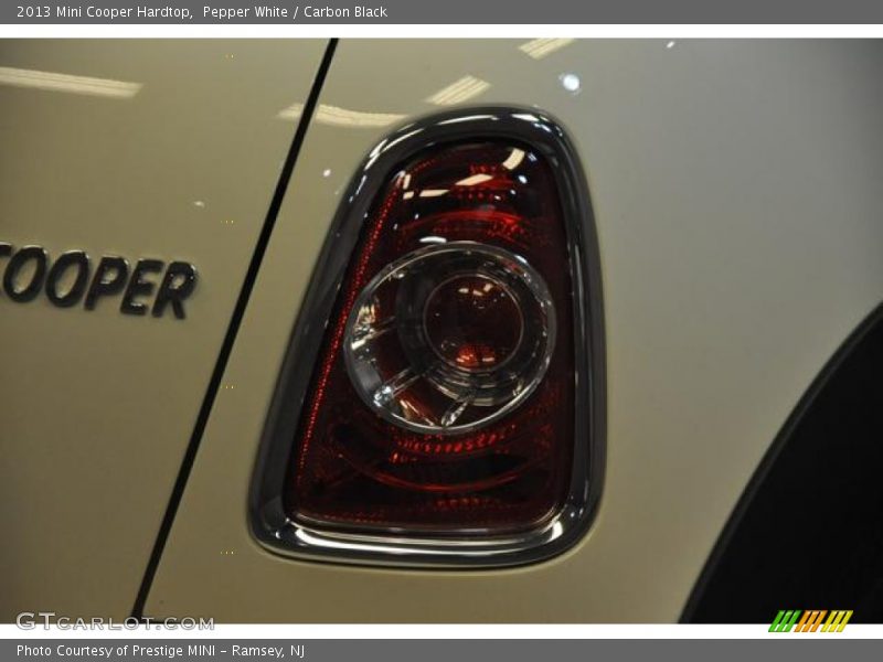 Pepper White / Carbon Black 2013 Mini Cooper Hardtop