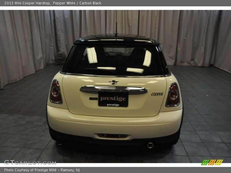 Pepper White / Carbon Black 2013 Mini Cooper Hardtop