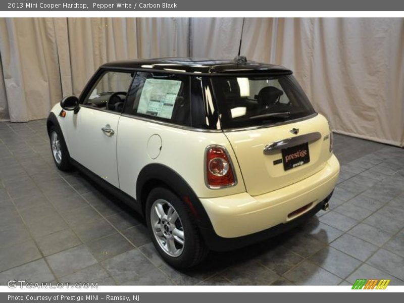Pepper White / Carbon Black 2013 Mini Cooper Hardtop