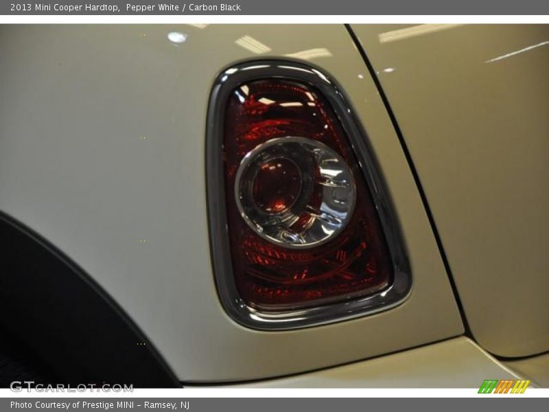 Pepper White / Carbon Black 2013 Mini Cooper Hardtop