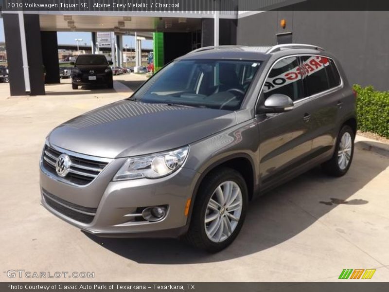 Alpine Grey Metallic / Charcoal 2010 Volkswagen Tiguan SE