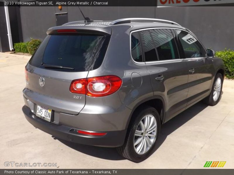 Alpine Grey Metallic / Charcoal 2010 Volkswagen Tiguan SE