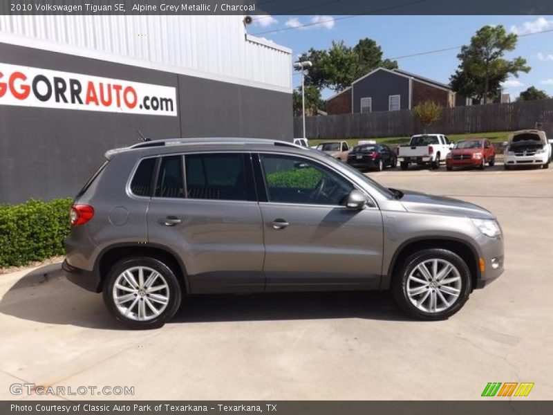 Alpine Grey Metallic / Charcoal 2010 Volkswagen Tiguan SE