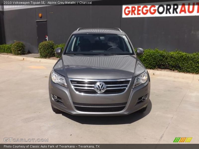 Alpine Grey Metallic / Charcoal 2010 Volkswagen Tiguan SE