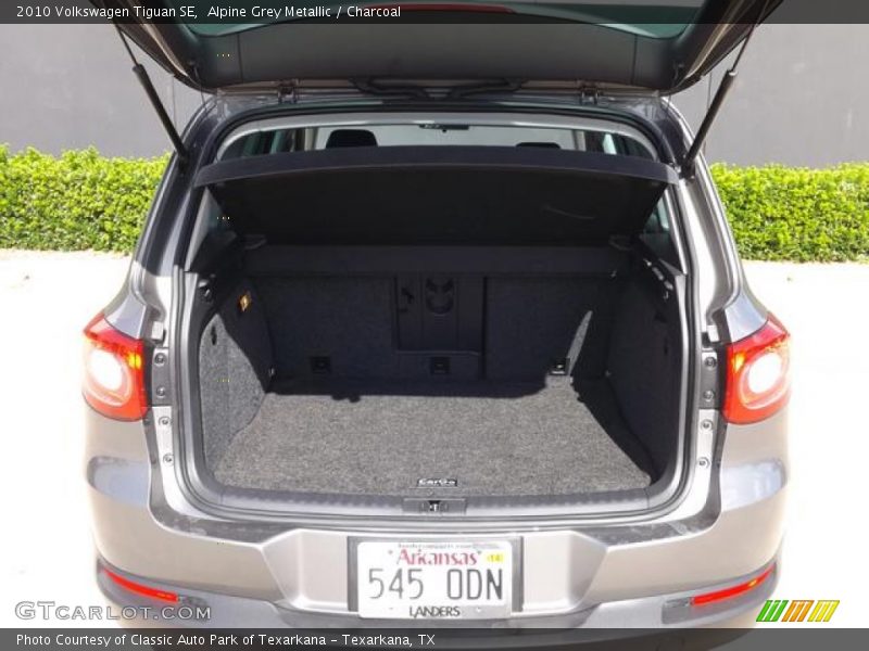 Alpine Grey Metallic / Charcoal 2010 Volkswagen Tiguan SE