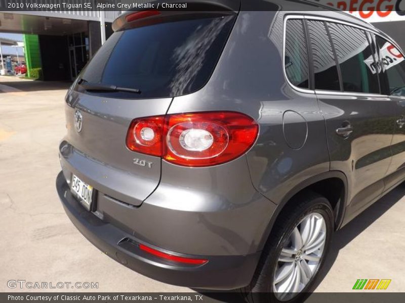 Alpine Grey Metallic / Charcoal 2010 Volkswagen Tiguan SE