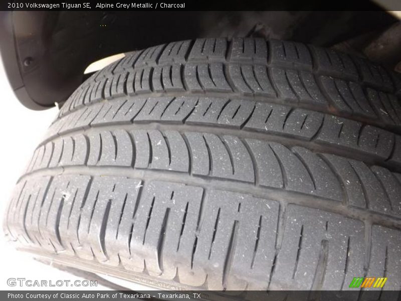 Alpine Grey Metallic / Charcoal 2010 Volkswagen Tiguan SE
