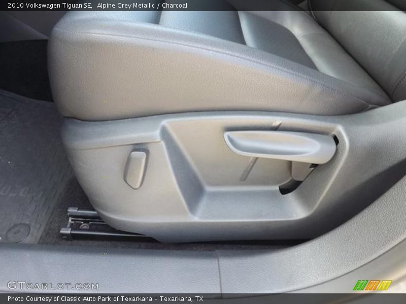 Alpine Grey Metallic / Charcoal 2010 Volkswagen Tiguan SE