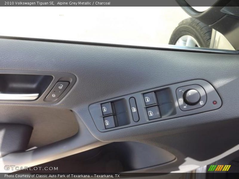 Alpine Grey Metallic / Charcoal 2010 Volkswagen Tiguan SE