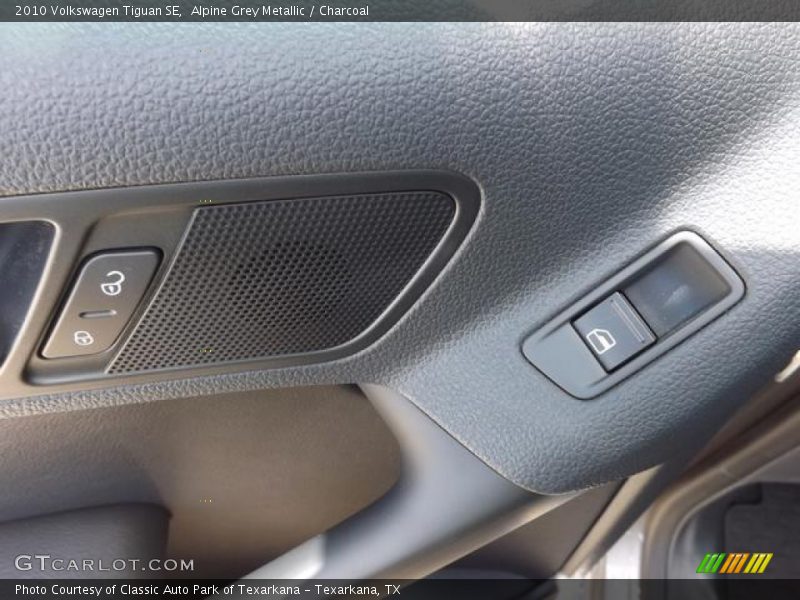 Alpine Grey Metallic / Charcoal 2010 Volkswagen Tiguan SE