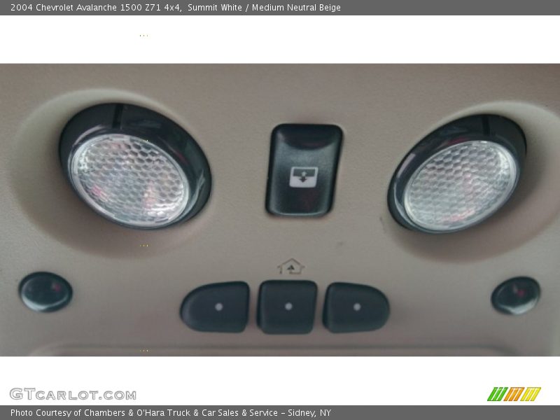 Summit White / Medium Neutral Beige 2004 Chevrolet Avalanche 1500 Z71 4x4