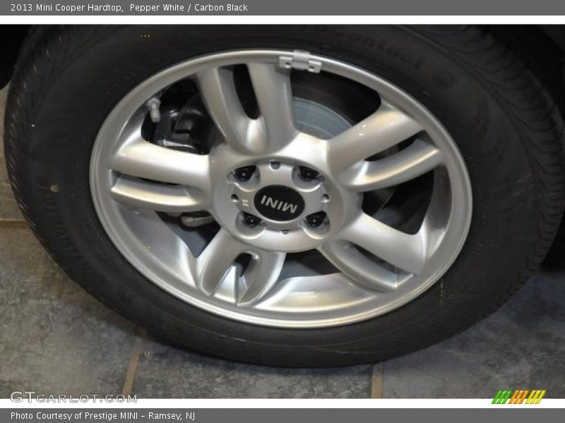 Pepper White / Carbon Black 2013 Mini Cooper Hardtop