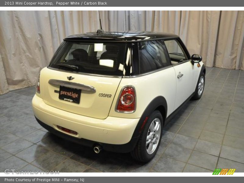 Pepper White / Carbon Black 2013 Mini Cooper Hardtop