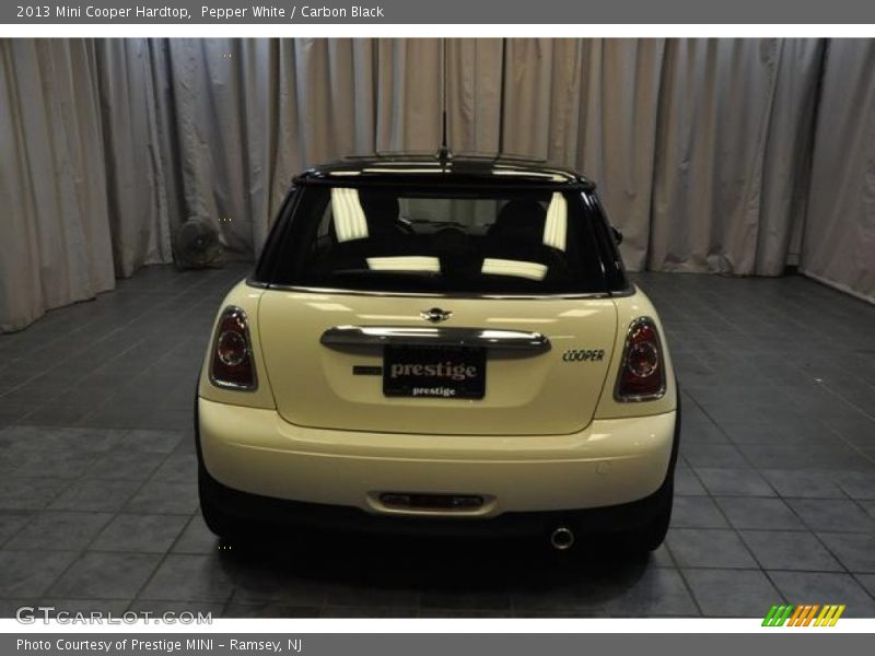 Pepper White / Carbon Black 2013 Mini Cooper Hardtop