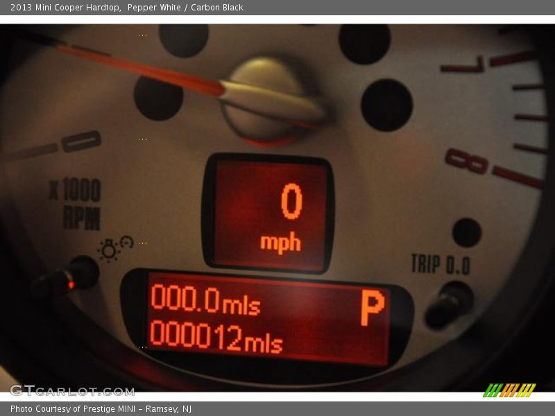 Pepper White / Carbon Black 2013 Mini Cooper Hardtop