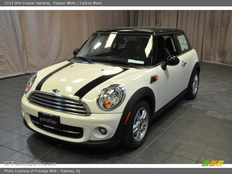 Pepper White / Carbon Black 2013 Mini Cooper Hardtop