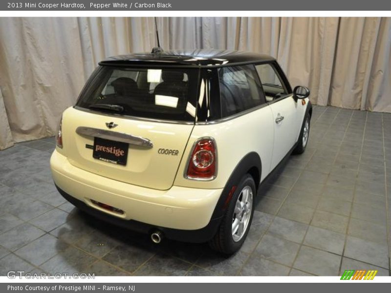 Pepper White / Carbon Black 2013 Mini Cooper Hardtop