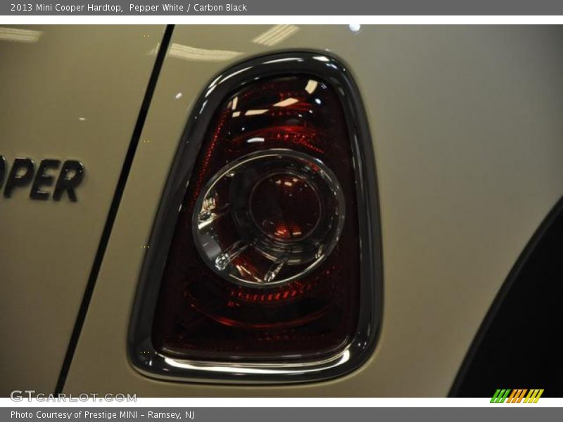 Pepper White / Carbon Black 2013 Mini Cooper Hardtop