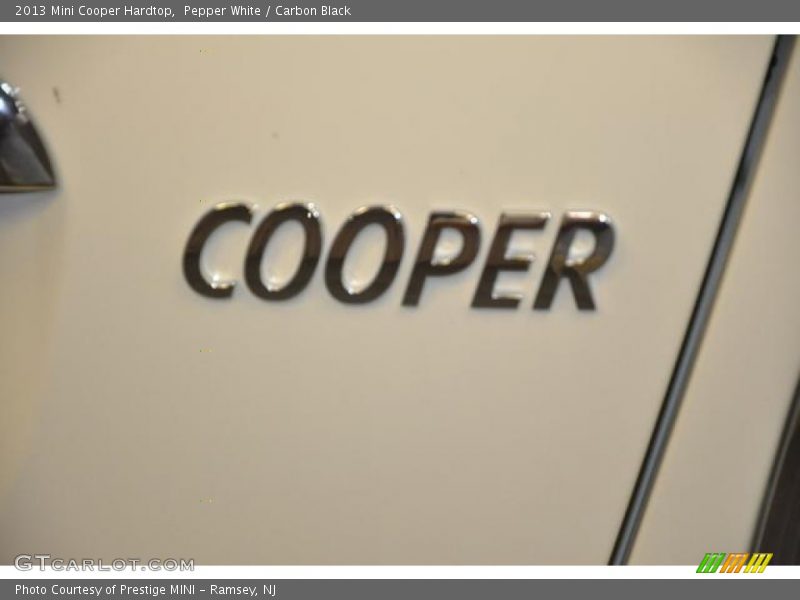 Pepper White / Carbon Black 2013 Mini Cooper Hardtop