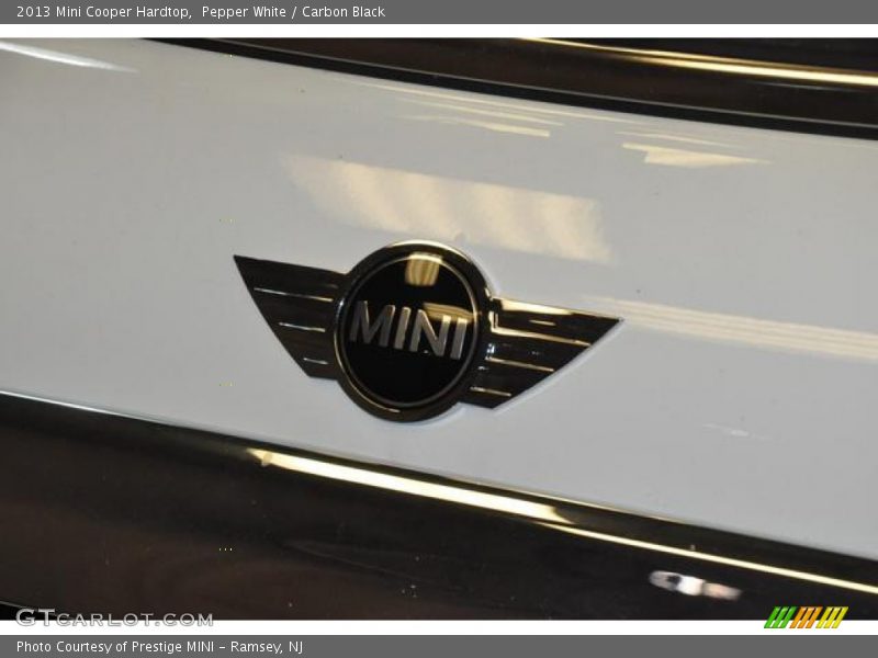 Pepper White / Carbon Black 2013 Mini Cooper Hardtop