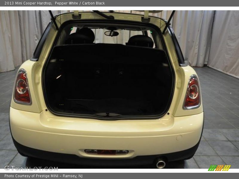 Pepper White / Carbon Black 2013 Mini Cooper Hardtop