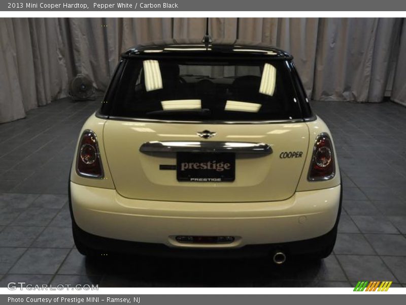 Pepper White / Carbon Black 2013 Mini Cooper Hardtop