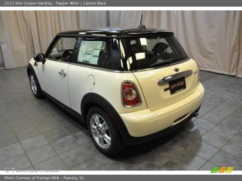 Pepper White / Carbon Black 2013 Mini Cooper Hardtop