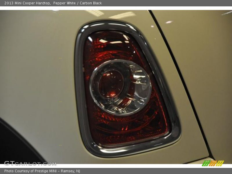 Pepper White / Carbon Black 2013 Mini Cooper Hardtop