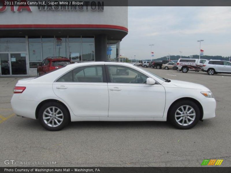 Super White / Bisque 2011 Toyota Camry XLE