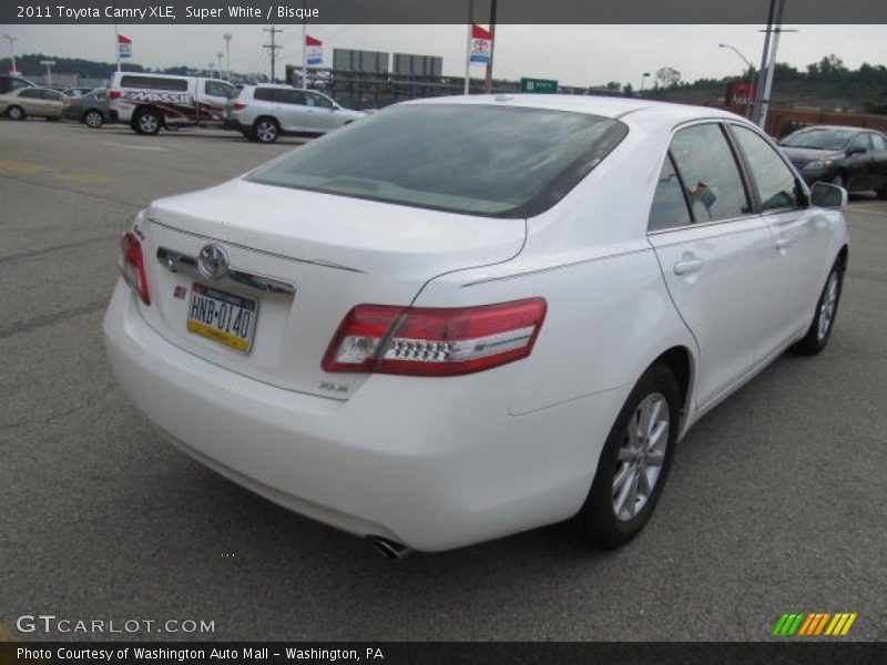 Super White / Bisque 2011 Toyota Camry XLE