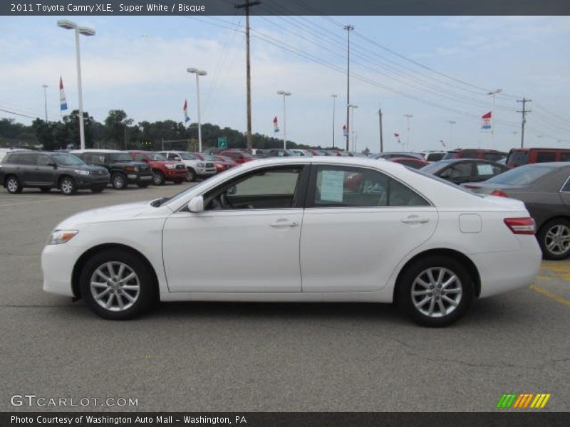 Super White / Bisque 2011 Toyota Camry XLE