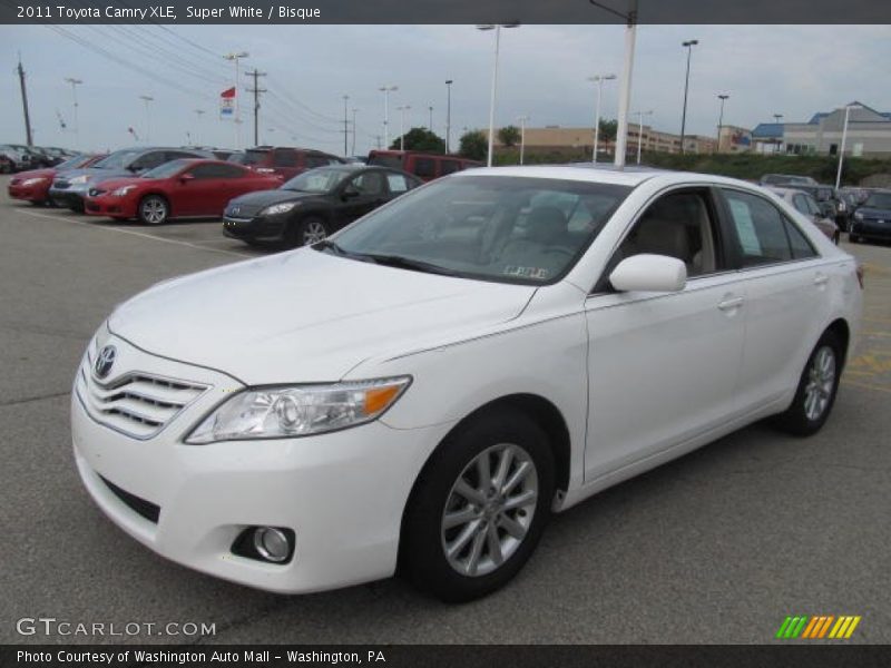 Super White / Bisque 2011 Toyota Camry XLE