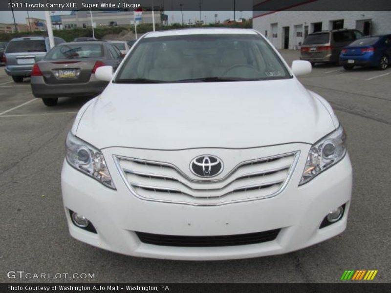 Super White / Bisque 2011 Toyota Camry XLE