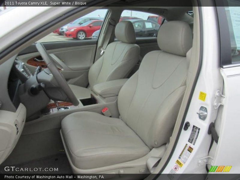 Super White / Bisque 2011 Toyota Camry XLE