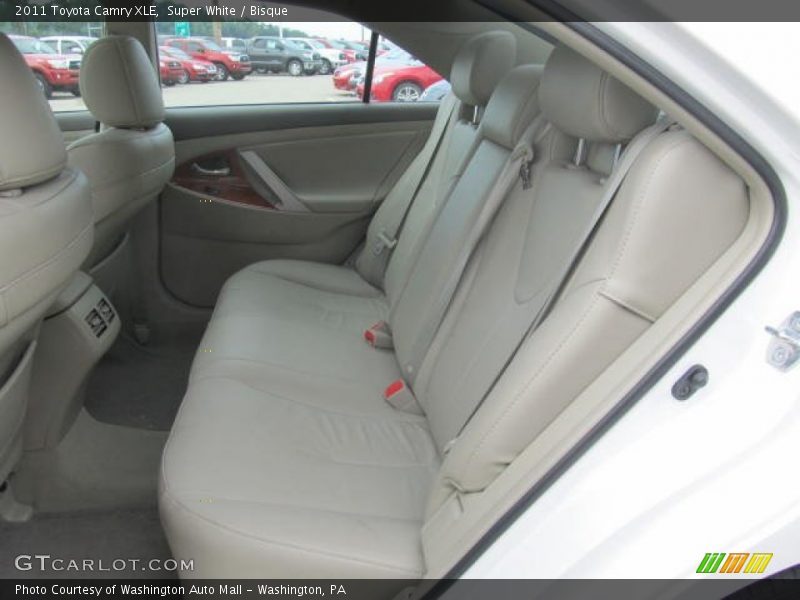 Super White / Bisque 2011 Toyota Camry XLE