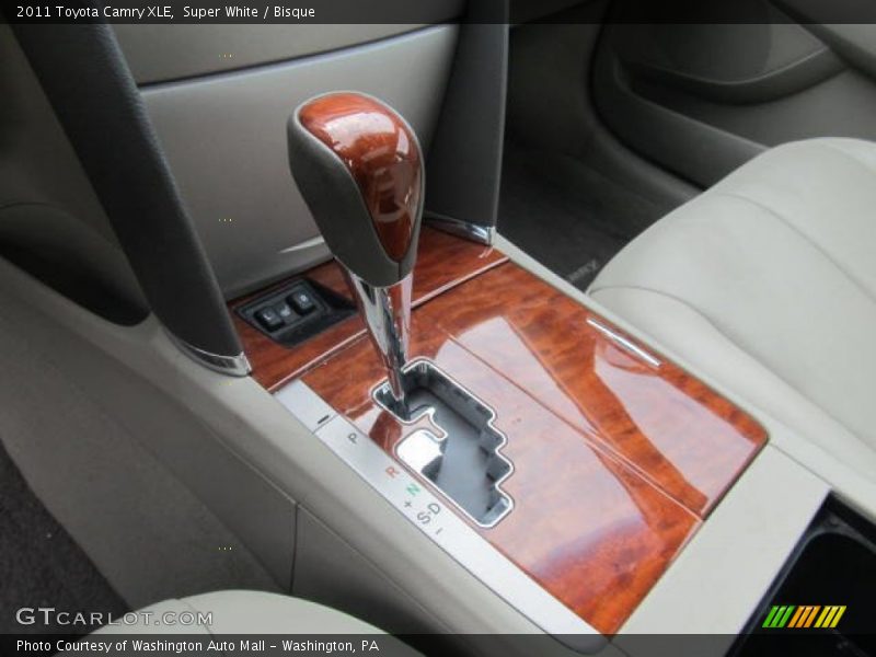 Super White / Bisque 2011 Toyota Camry XLE