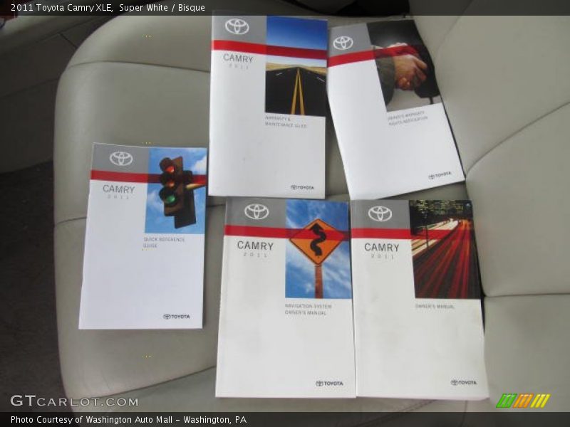 Super White / Bisque 2011 Toyota Camry XLE