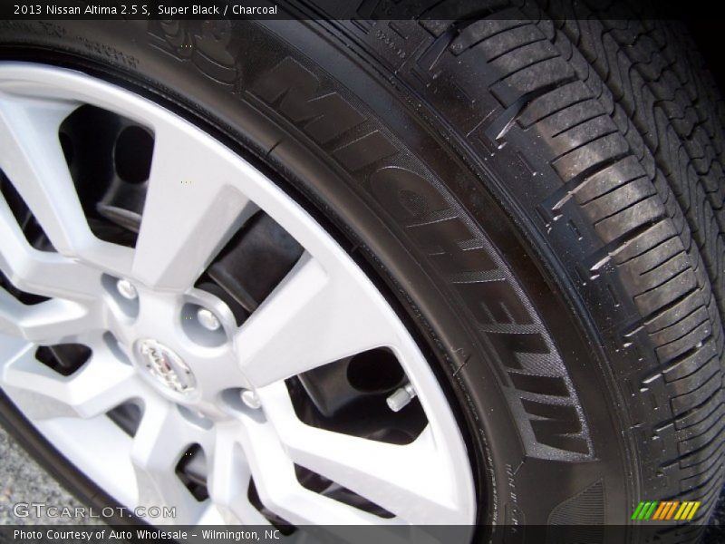 Super Black / Charcoal 2013 Nissan Altima 2.5 S