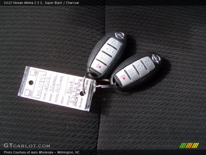 Super Black / Charcoal 2013 Nissan Altima 2.5 S