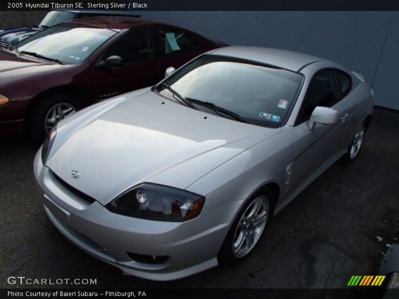 Sterling Silver / Black 2005 Hyundai Tiburon SE